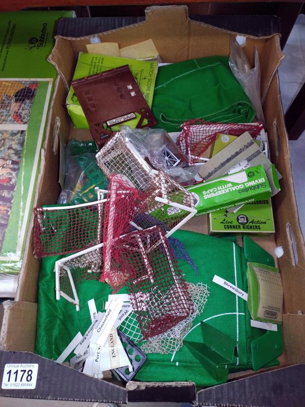 A boxed Subbuteo Flood Lighting edition (Completeness unknown) and a box of Subbuteo accessories - Image 2 of 3