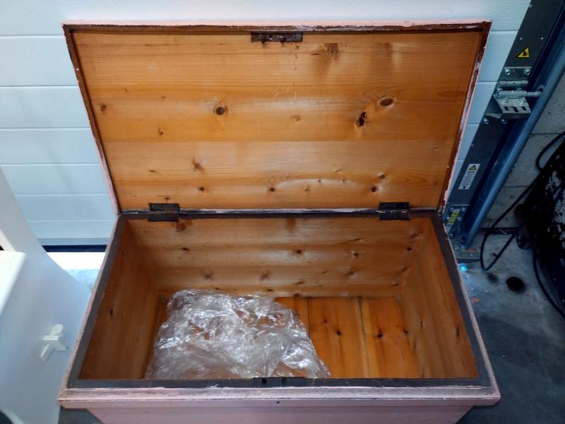 A 19/20th Century pine tool/blanket box. COLLECT ONLY. - Image 2 of 2