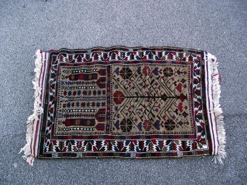 A pink middle eastern style rug. length 135cm x 83cm. COLLECT ONLY.