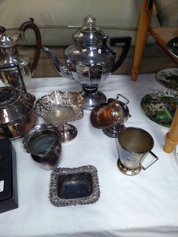 A selection of silver plated ware including teapots, bowls and napkin rings etc. - Image 3 of 3