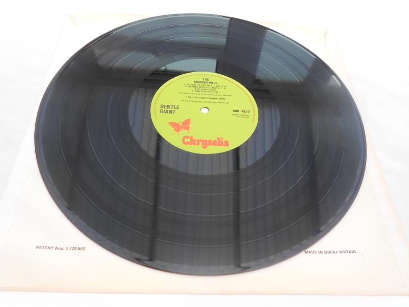 King Crimson ? The Missing Piece. UK 1st press record LP CHR 1152 A-1 R and B-1 R N/M The vinyl is - Image 7 of 9