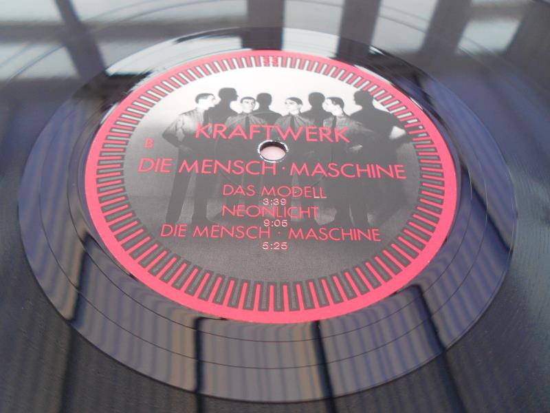 Kraftwerk Collection of 2 x LP?s 1 double LP Excellent condition. Karftwerk The Mix EMI 1408 UK Both - Image 12 of 12