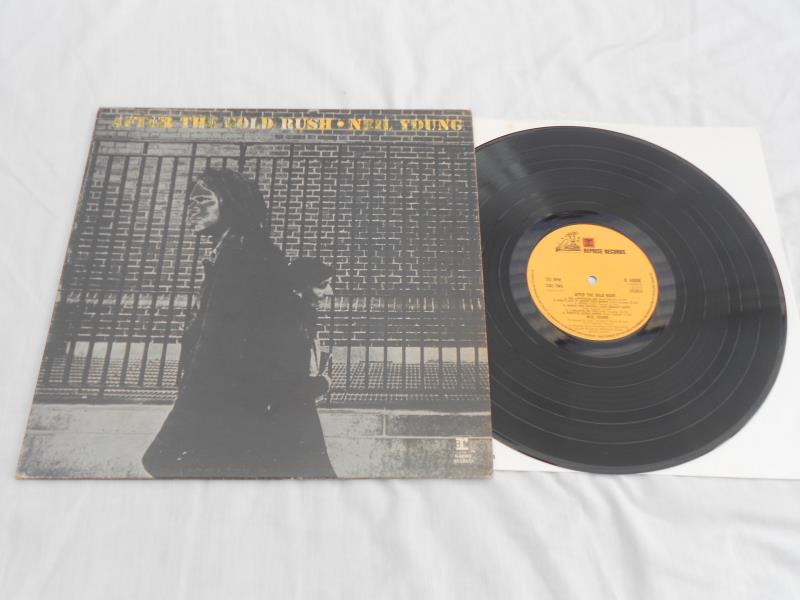 Neil Young collection x 9. All Original LPs In amazing excellent plus to near mint condition - Image 21 of 29