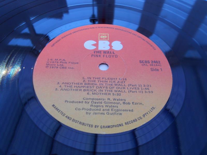 Pink Floyd - The Wall South African 1st press SCBS 2462 Near Mint The vinyl?s are in near mint - Image 4 of 8