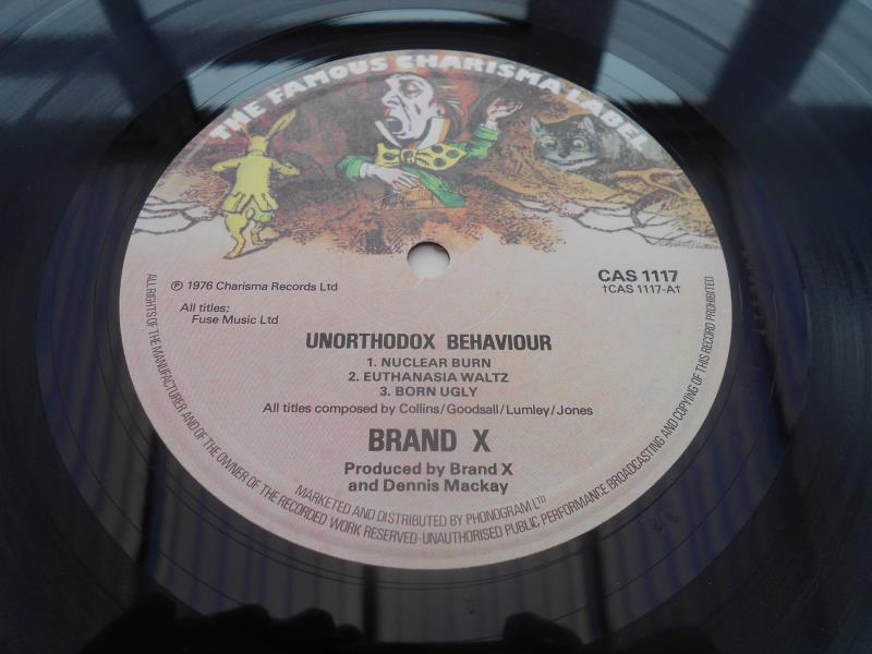 Brand X Unorthodox Behaviour UK 1st press LP CAS 1117 A-2 T and B-2 T EX+ The vinyl has a high - Image 6 of 11