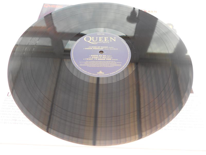 Queen Greatest Hits UK double LP 1st press PMTV 21 A-2U-1-1 and B-1U-1-1 and PMTV 22 A-2-1-2 and B- - Image 12 of 14