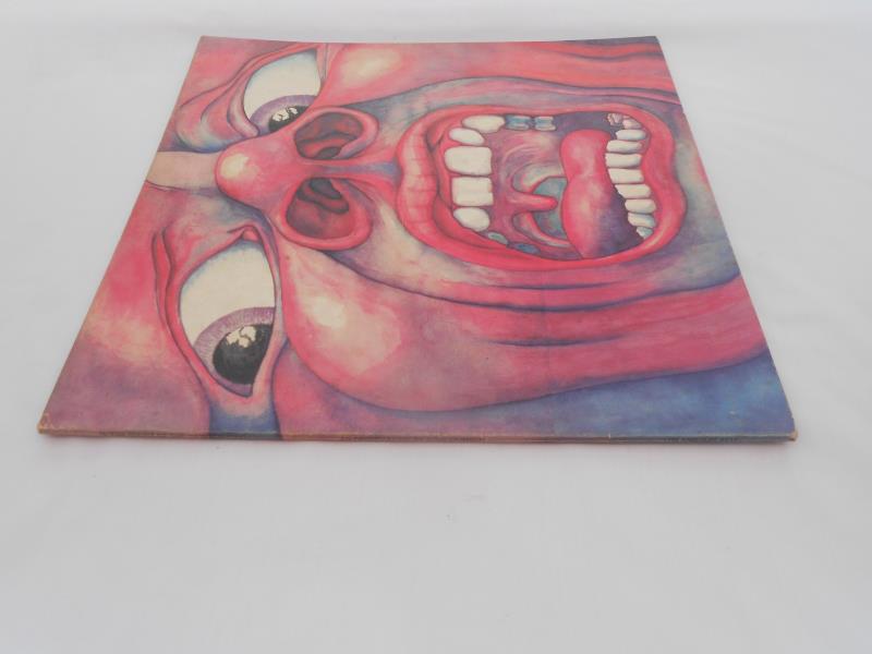 King Crimson - In the court of the Crimson King UK LP record. ILPS 9111 A-3 and B-3 EX+ The vinyl is - Image 3 of 11