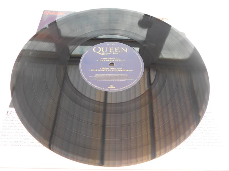Queen Greatest Hits UK double LP 1st press PMTV 21 A-2U-1-1 and B-1U-1-1 and PMTV 22 A-2-1-2 and B- - Image 11 of 14