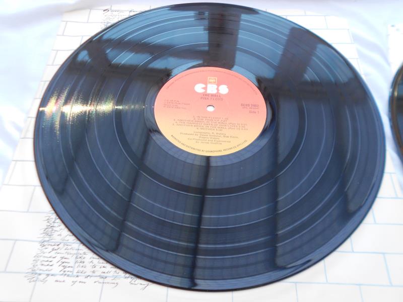 Pink Floyd - The Wall South African 1st press SCBS 2462 Near Mint The vinyl?s are in near mint - Image 3 of 8