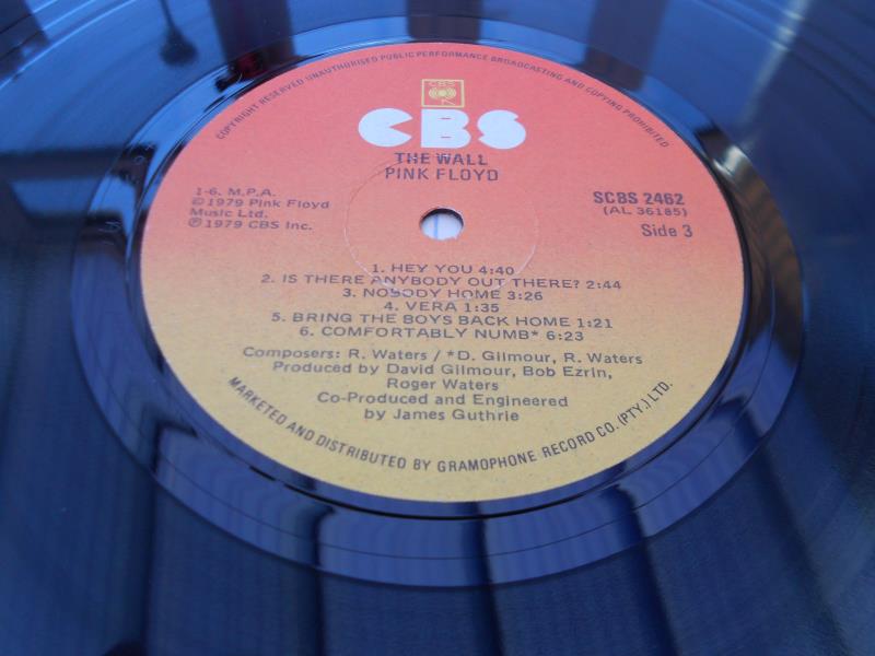 Pink Floyd - The Wall South African 1st press SCBS 2462 Near Mint The vinyl?s are in near mint - Image 6 of 8