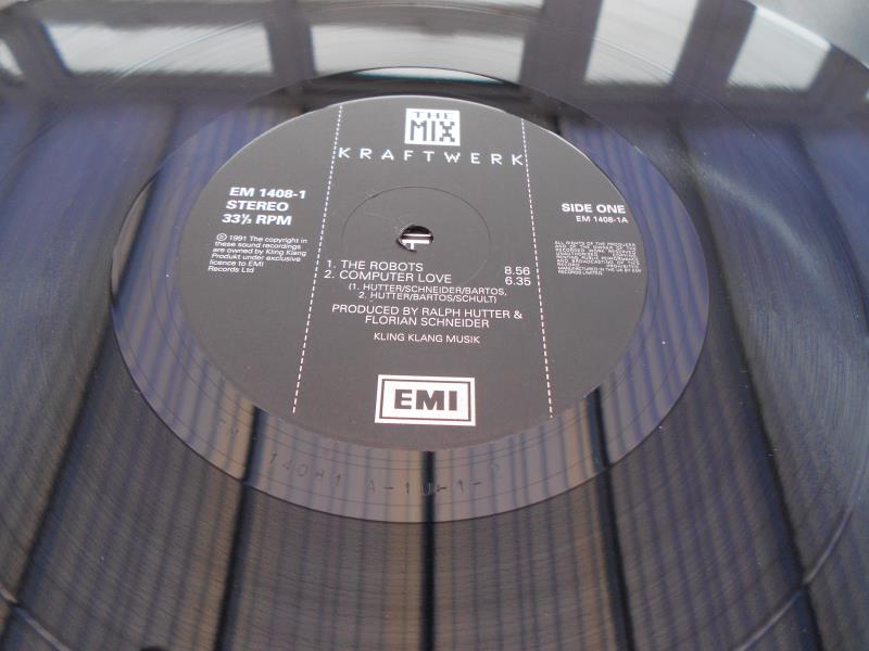 Kraftwerk Collection of 2 x LP?s 1 double LP Excellent condition. Karftwerk The Mix EMI 1408 UK Both - Image 4 of 12