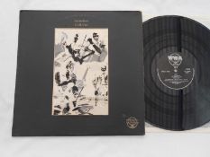 Gentle Giant ? In a Glass House UK LP very early press WW2 1V-1 and 2Y-4 EX+ The vinyl is in