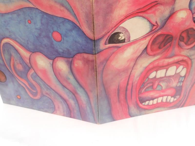 King Crimson - In the court of the Crimson King UK LP record. ILPS 9111 A-3 and B-3 EX+ The vinyl is - Image 4 of 11