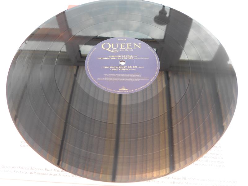 Queen Greatest Hits UK double LP 1st press PMTV 21 A-2U-1-1 and B-1U-1-1 and PMTV 22 A-2-1-2 and B- - Image 10 of 14
