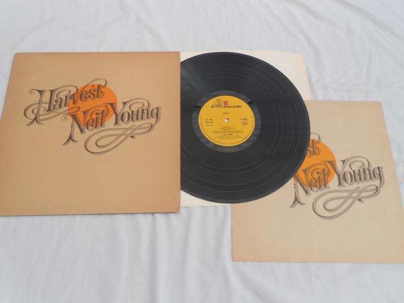 Neil Young collection x 9. All Original LPs In amazing excellent plus to near mint condition - Image 2 of 29
