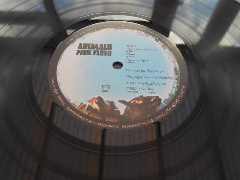 Pink Floyd ? Animals UK 1977 LP 1st press record SHVL 815 A-2U and B-2U NM The vinyl is in near mint - Image 12 of 14