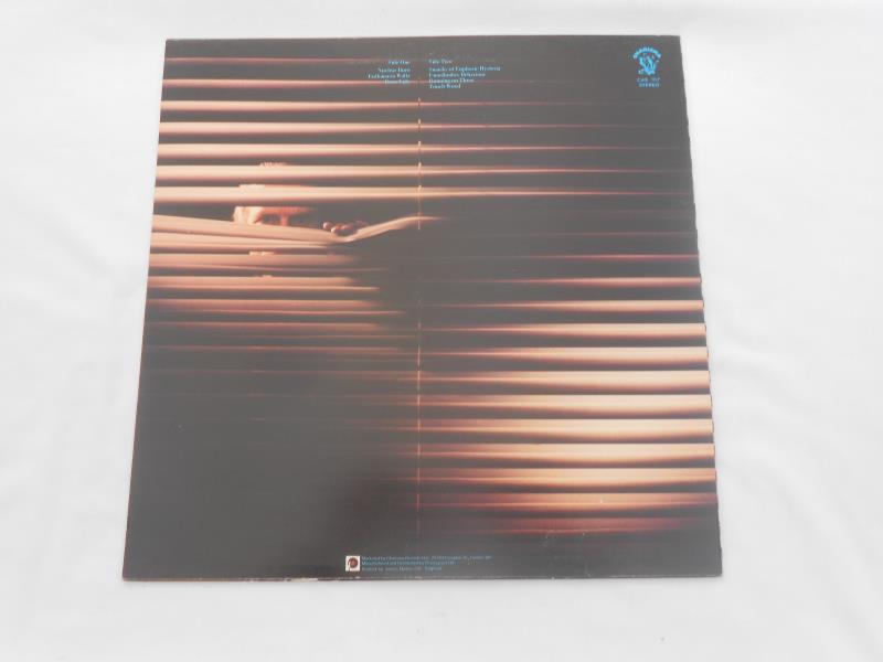 Brand X Unorthodox Behaviour UK 1st press LP CAS 1117 A-2 T and B-2 T EX+ The vinyl has a high - Image 4 of 11