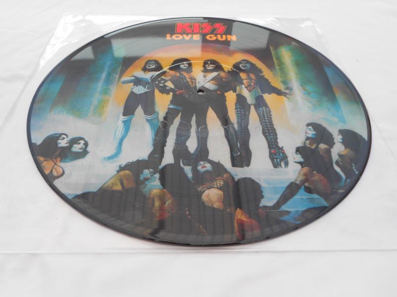 Kiss Collection of 2 x Demo?s and Love Gum Picture disc NM Both vinyls and sleeves are in near - Image 6 of 8