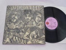 Jethro Tull Stand Up .UK 1st press ILPS 9103 Very good plus to excellent The vinyl has a nice glossy