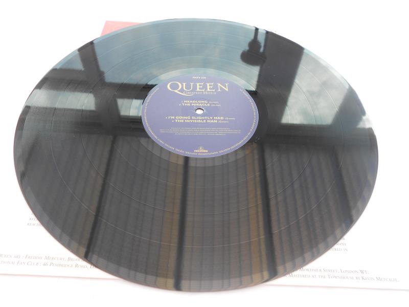 Queen Greatest Hits UK double LP 1st press PMTV 21 A-2U-1-1 and B-1U-1-1 and PMTV 22 A-2-1-2 and B- - Image 7 of 14
