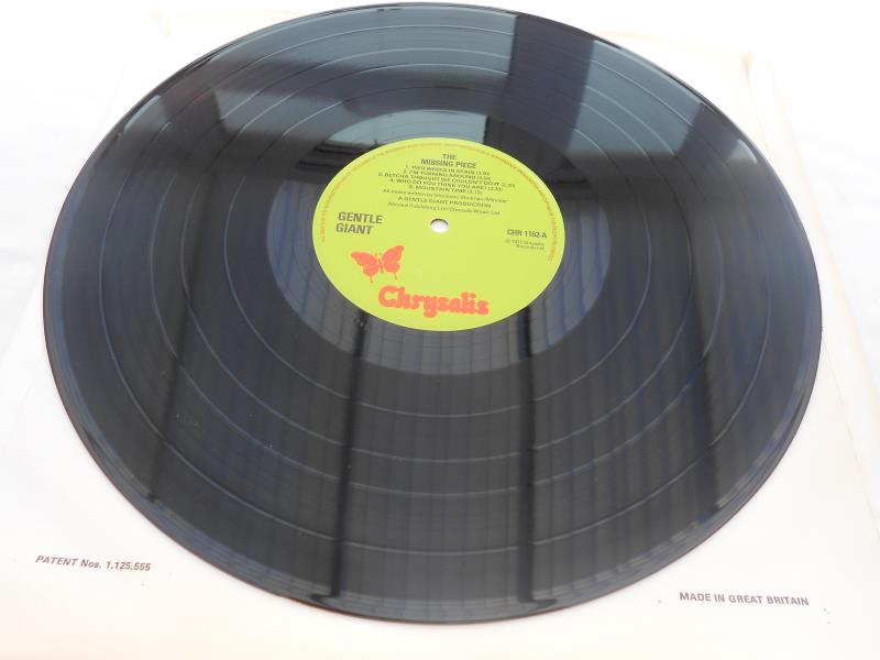 King Crimson ? The Missing Piece. UK 1st press record LP CHR 1152 A-1 R and B-1 R N/M The vinyl is - Image 5 of 9