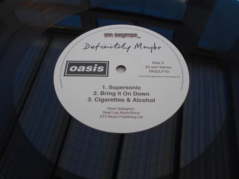 Oasis ? Definitely Maybe UK double LP RKIDLP70 NM Both vinyls are in near mint condition with a high - Image 11 of 13