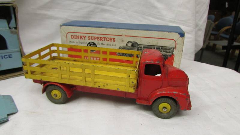A boxed Dinky 531 Leyland Comet Lorry and a part boxed Bedford 582 Pullmore car transporter. - Image 2 of 3