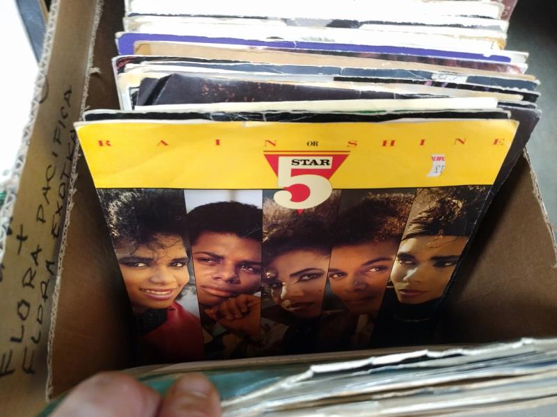 2 boxes of vinyl records including 33's and 45's, various artists - Image 6 of 9