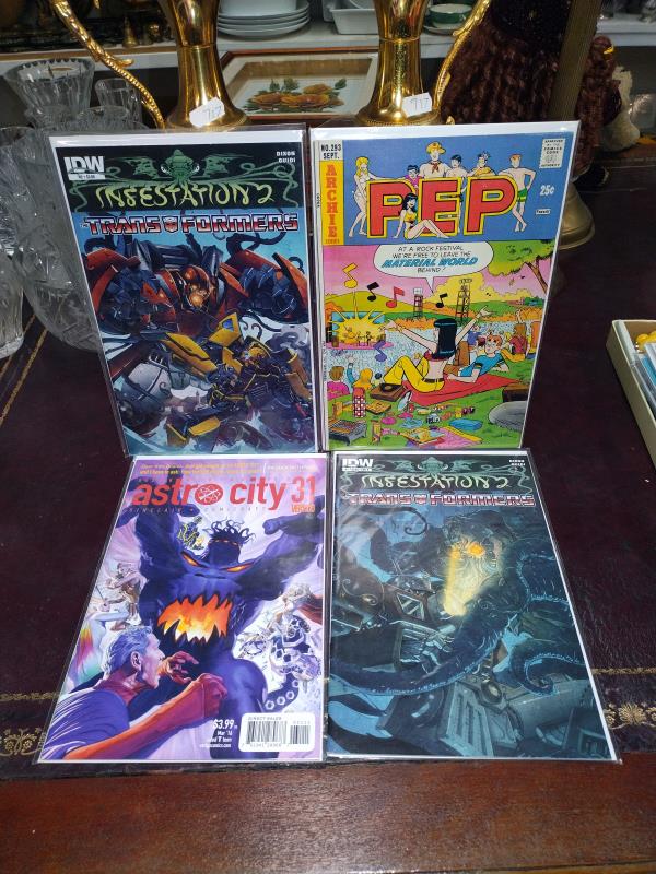 A quantity of comics including The Umbrella Academy & Astro City etc. - Image 7 of 10