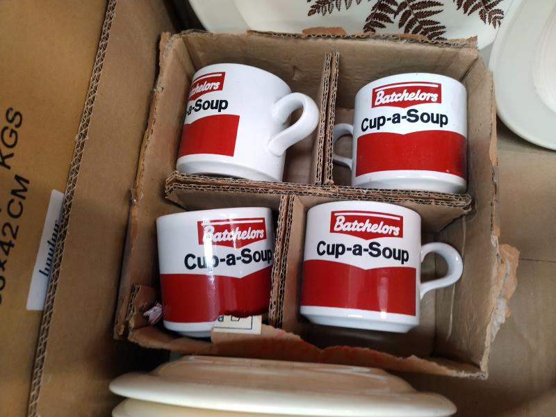 A quantity of Royal Victoria plates & 4 Cup-a-soup mugs - Image 3 of 3