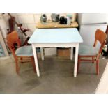 A retro kitchen table and 2 chairs