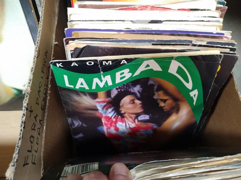 2 boxes of vinyl records including 33's and 45's, various artists - Image 7 of 9