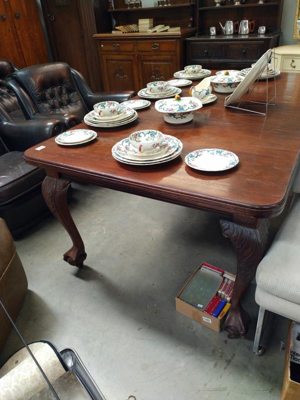 A Victorian Mahogany extending dining table on ball and claw feet. 104 cm x 126-180 cm x height - Image 2 of 2