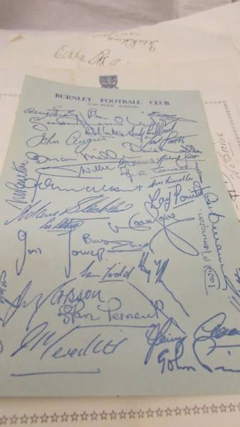 A collection of facsimile football team signatures. - Image 8 of 8