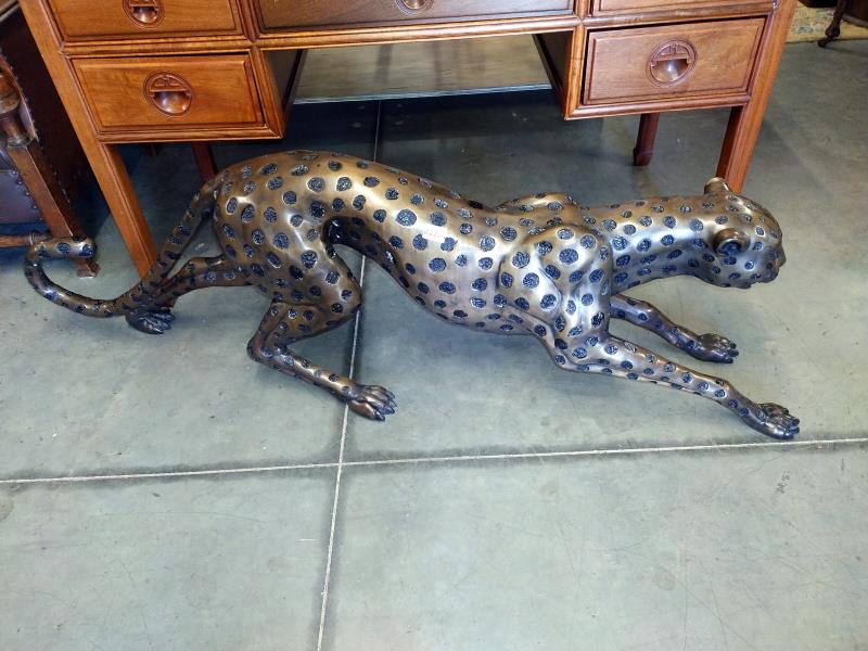 A large brass cheetah, 162 cm long, 48 cm high, COLLECT ONLY. - Image 2 of 3