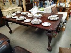 A Victorian Mahogany extending dining table on ball and claw feet. 104 cm x 126-180 cm x height