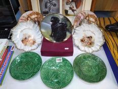 A quantity of cabinet collectors plates including Victorian green leaf COLLECT ONLY