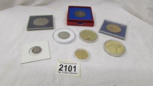 A mixed lot of coins & tokens included gilded Queen Elizabeth 90th £5 coin, St Kitts & Nevus $20.