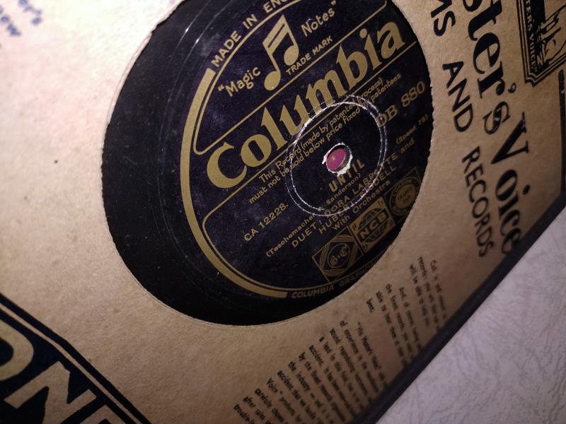 A vintage case containing classical 78s - Image 2 of 4