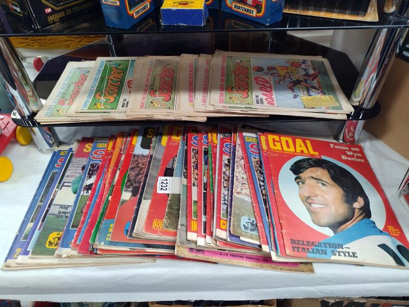 A quantity of mostly 1970 Shoot goal and Scorcher football comics