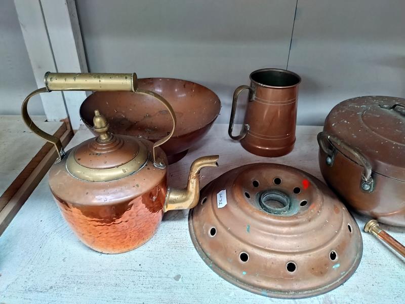 A selection of copper to include a kettle, foot warmer etc. - Image 2 of 3