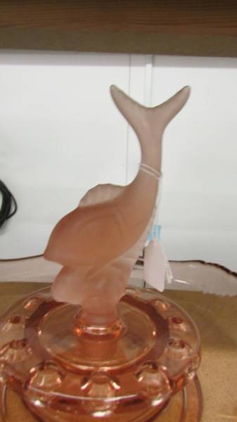 An Early 20th century pink glass rose bowl with fish centre. - Image 2 of 2