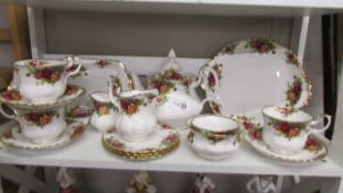 Sixteen pieces of Royal Albert Old Country Roses porcelain. COLLECT ONLY.