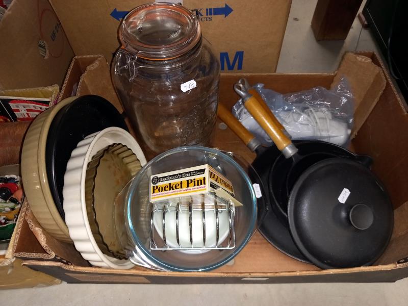 A box of kitchen items including cast iron saucepans & bakery dishes etc. - Image 2 of 2