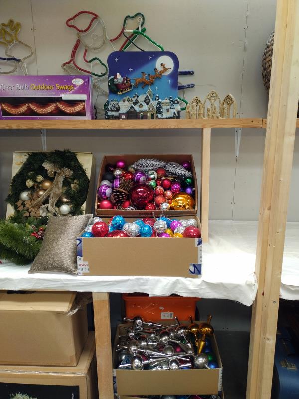 A very good large quantity of Christmas decorations including baubles, lights, trees & figures etc. - Image 9 of 17