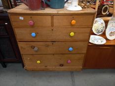 A Victorian pine chest of drawers, (98 x 49 x 101 cm).