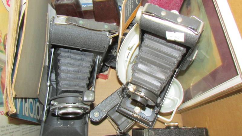 A box of old camera's including folding examples. - Image 2 of 3