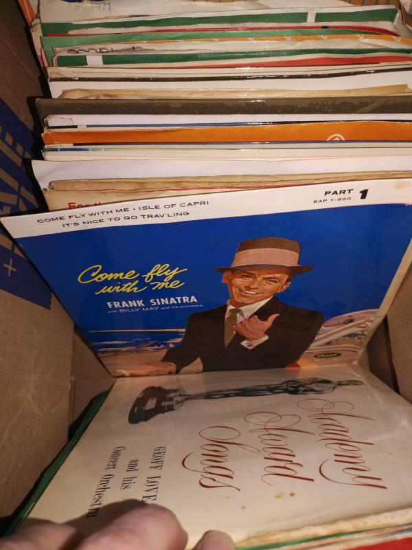 A box of 45rpm records - Image 4 of 7