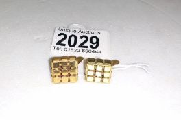 A pair of 9ct gold (375) cufflinks with square and cube design, 10 grams.