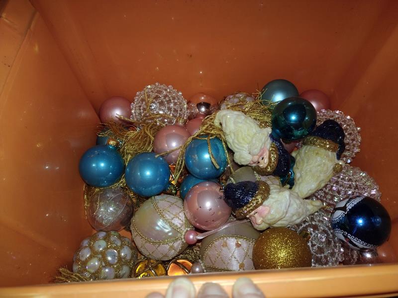 A very good large quantity of Christmas decorations including baubles, lights, trees & figures etc. - Image 12 of 17